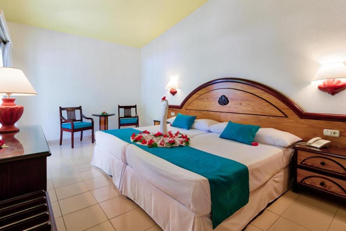 Playabachata Resort Puerto Plata Exterior foto A room at Iberostar Grand Hotel Bávaro