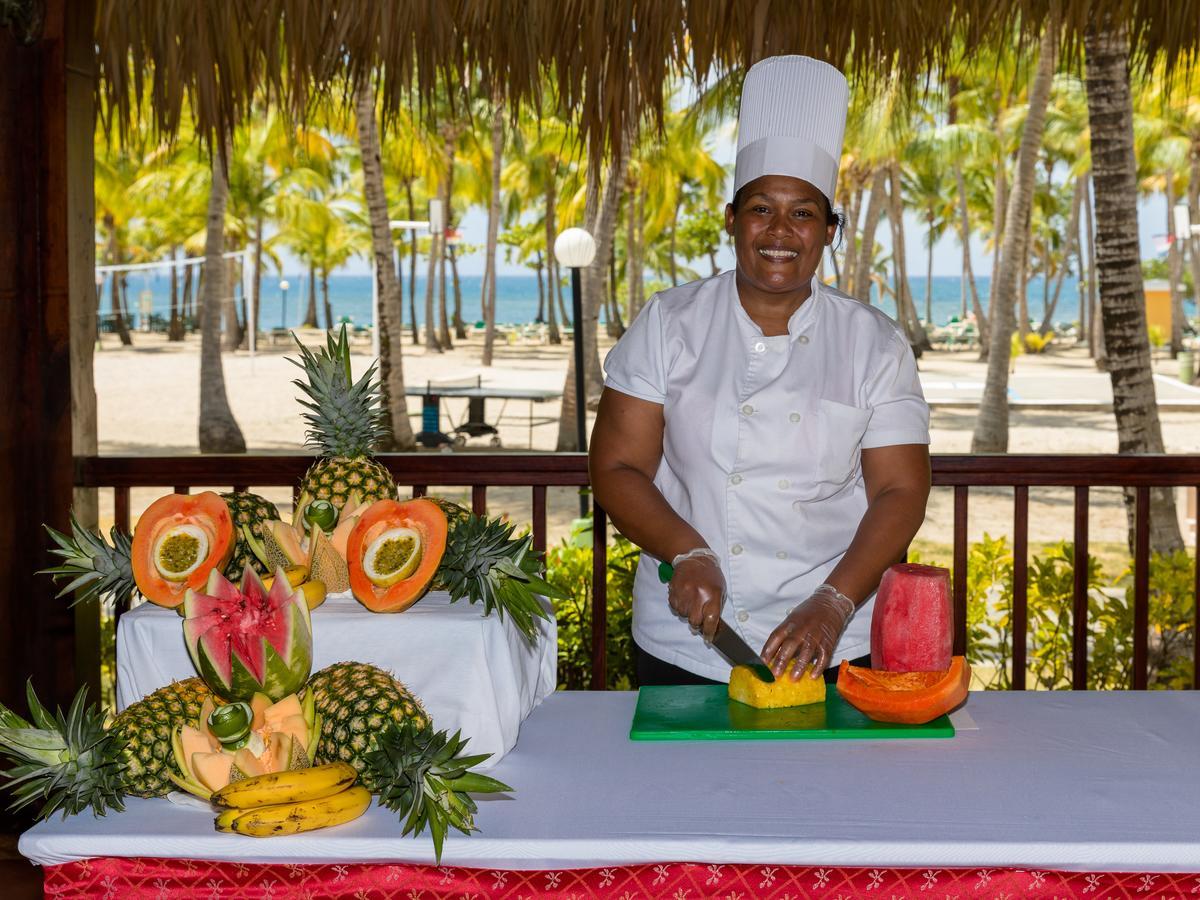 Playabachata Resort Puerto Plata Exterior foto A chef at work