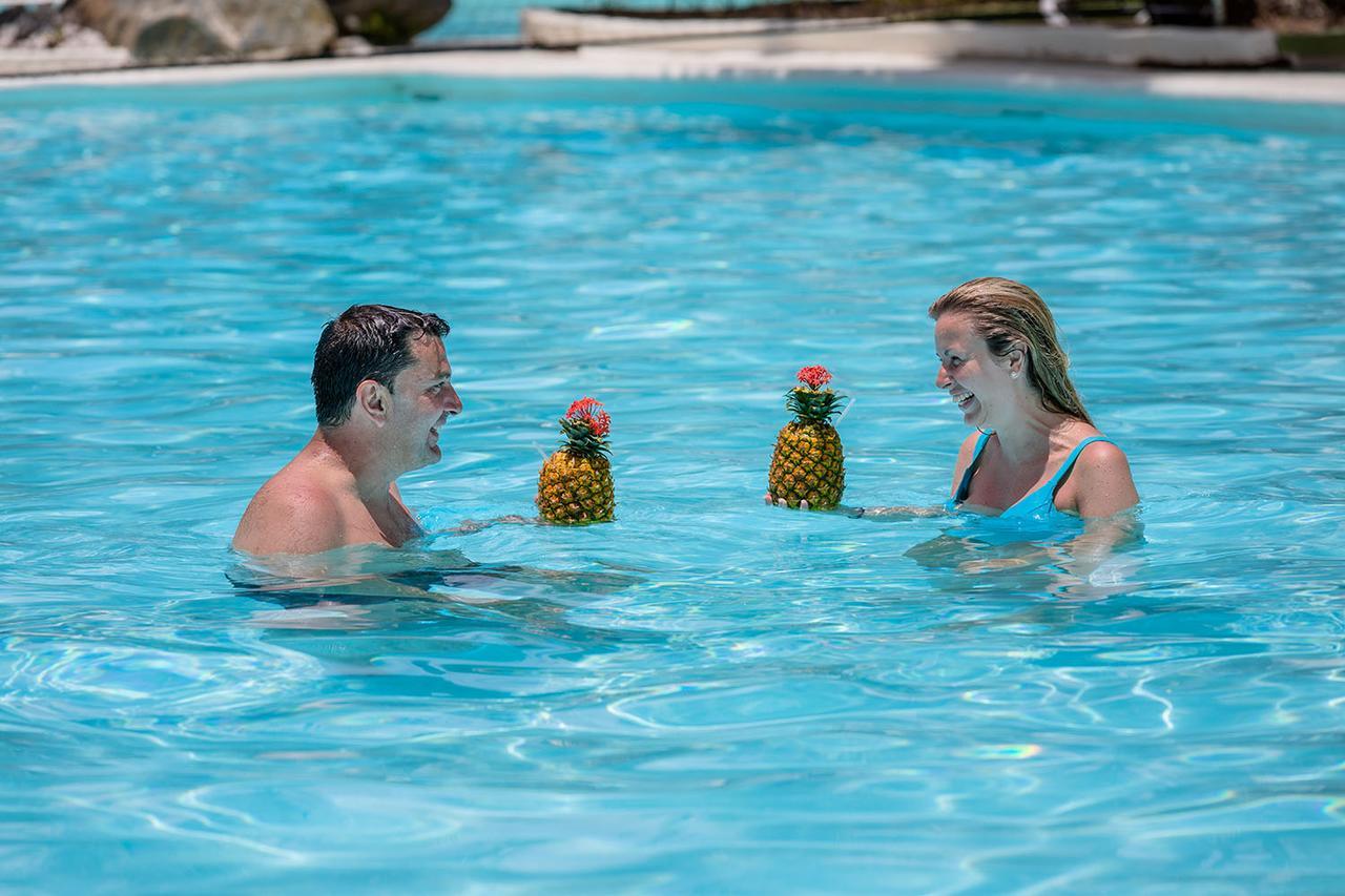 Playabachata Resort Puerto Plata Exterior foto Swimming pool at the resort